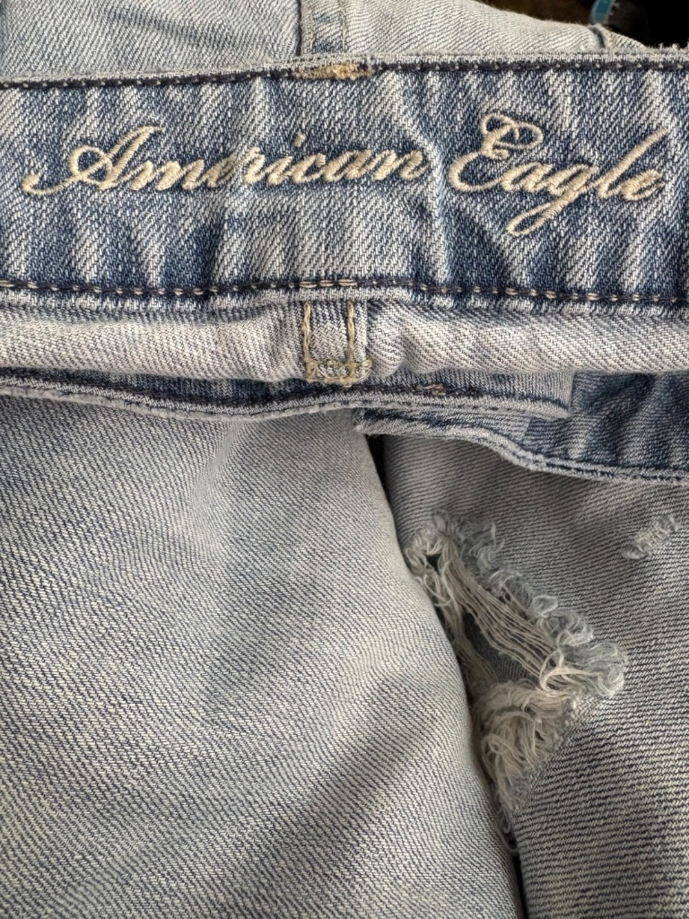 Y2K American Eagle Low Rise Boyfriend Jeans Distressed Size 18 - Picture 3 of 3